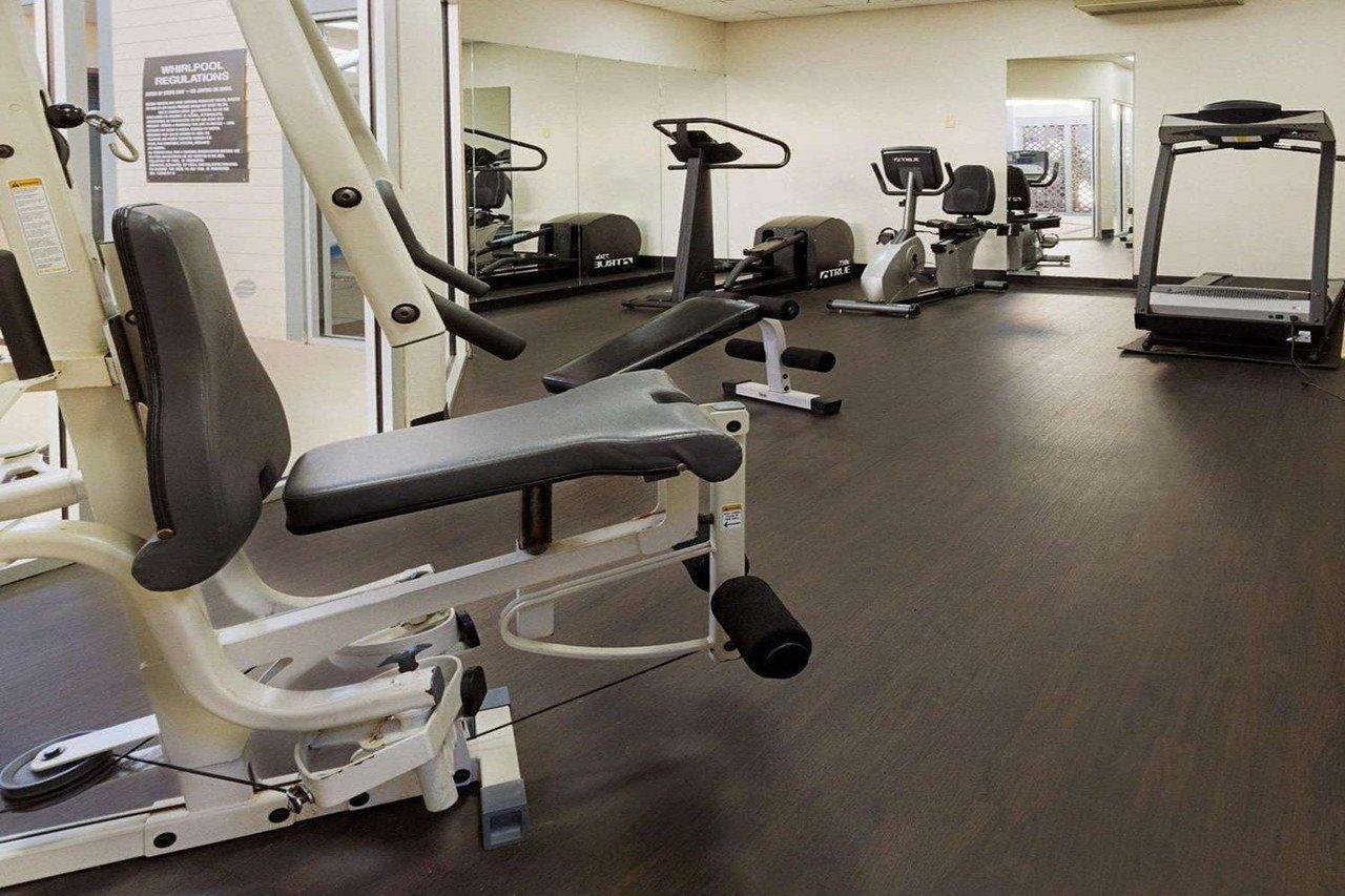 Comfort Inn & Suites Airport Syracuse Extérieur photo