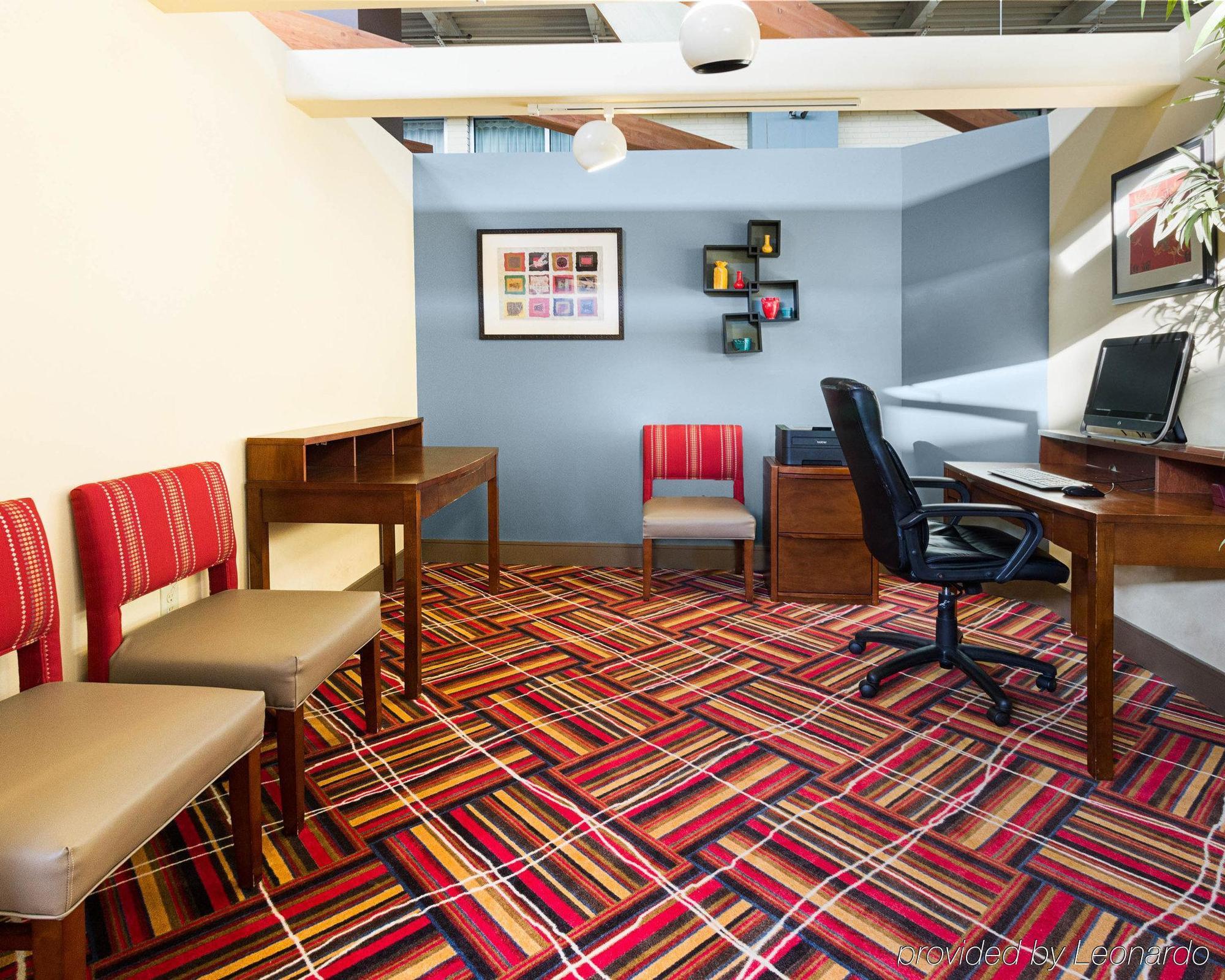 Comfort Inn & Suites Airport Syracuse Extérieur photo