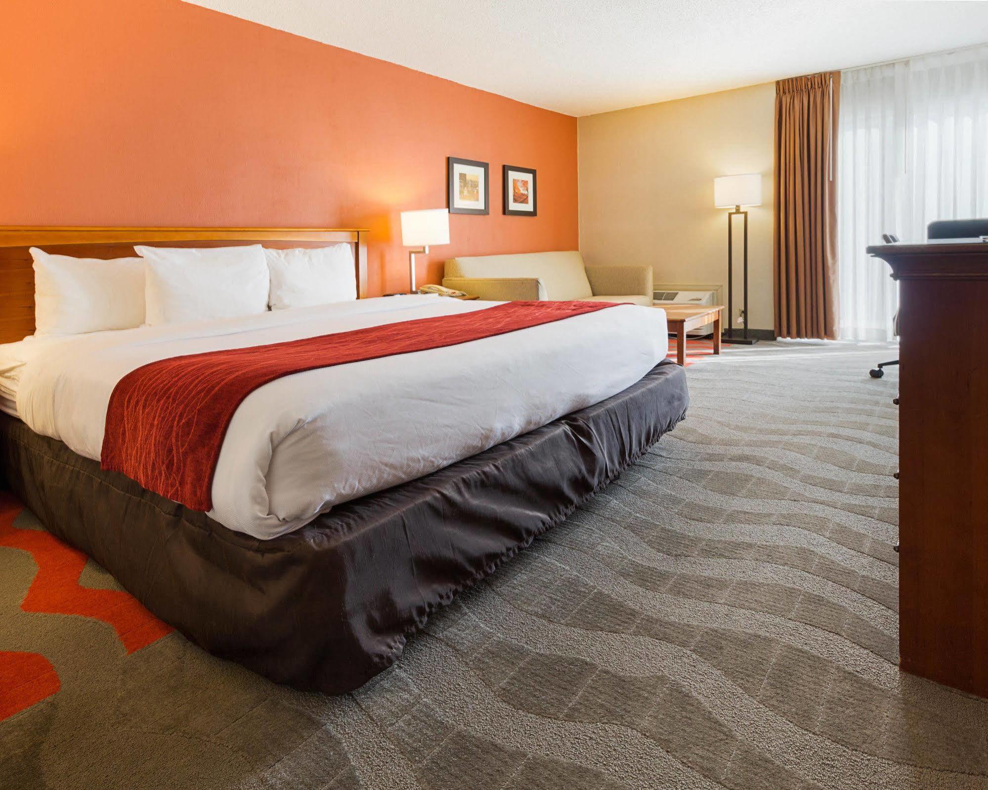 Comfort Inn & Suites Airport Syracuse Extérieur photo