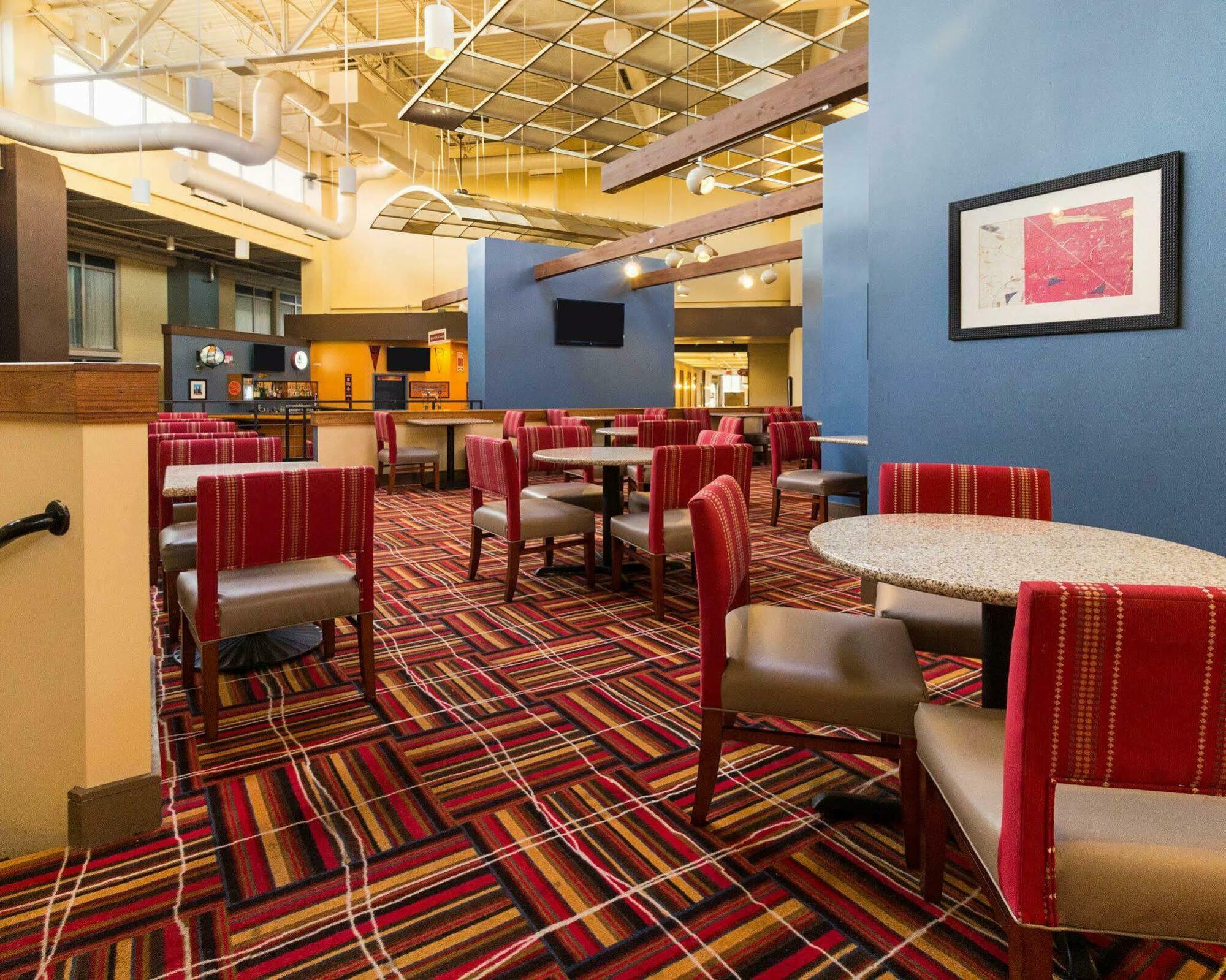 Comfort Inn & Suites Airport Syracuse Extérieur photo