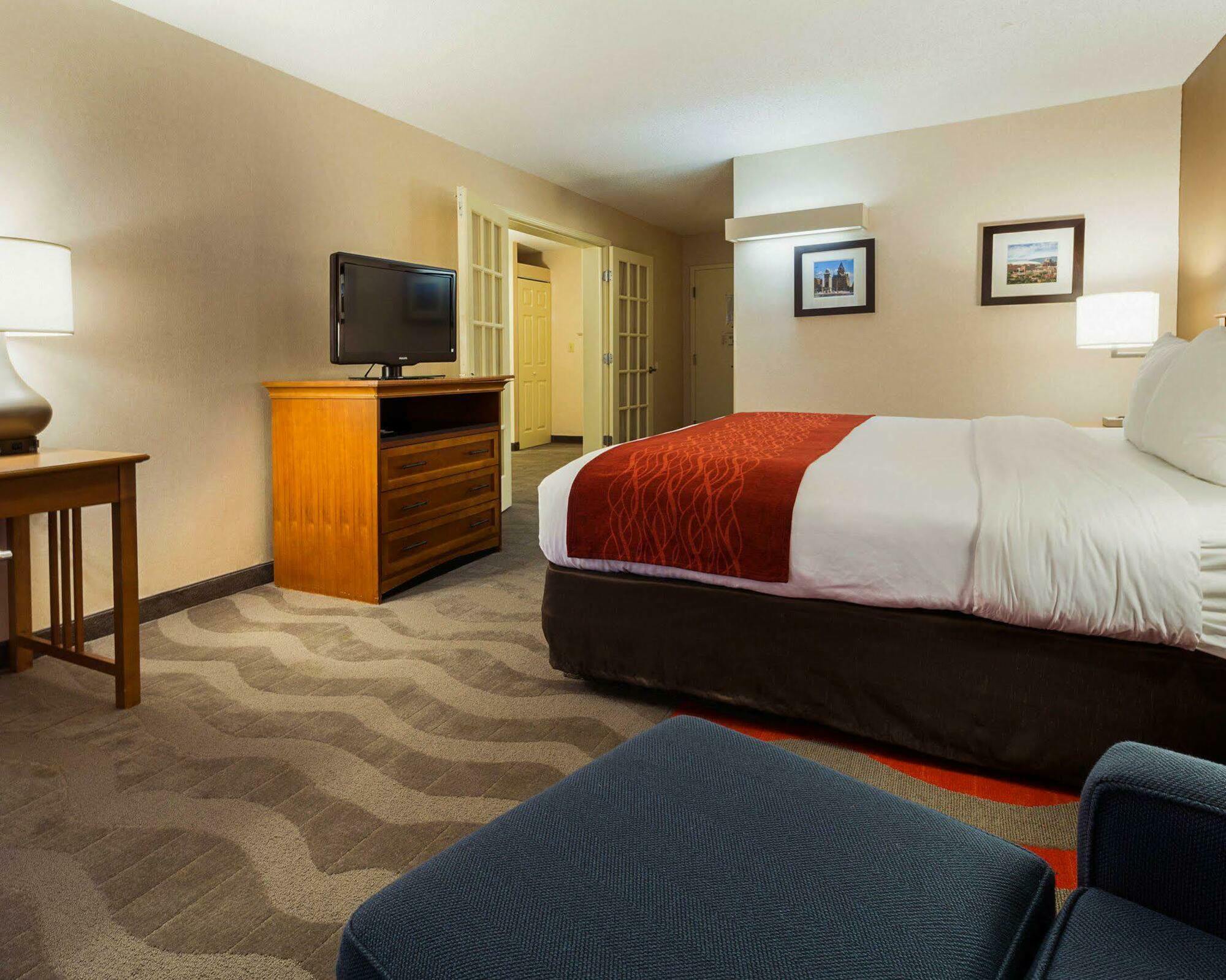Comfort Inn & Suites Airport Syracuse Extérieur photo